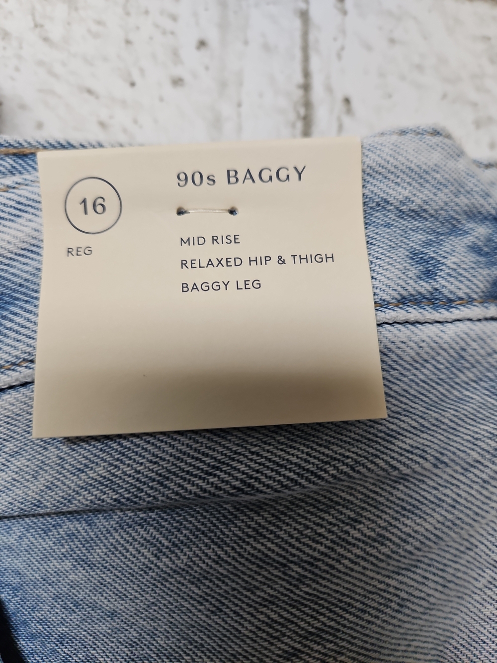 Universal Thread Women's Mid-Rise 90's Baggy Light Wash Jeans Size 16 Reg NWT - Picture 2 of 7